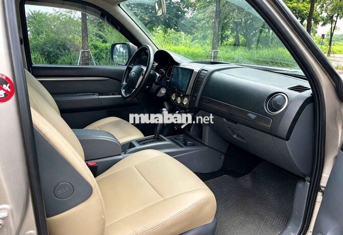 Ford Everest 2013 Tự động 7 chỗ Bạc