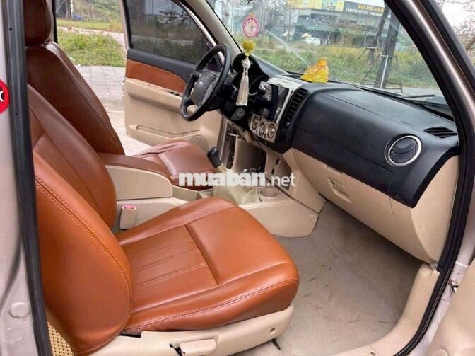 Ford Everest 2007 Vàng cát 7 chỗ chỉ hơn 100tr