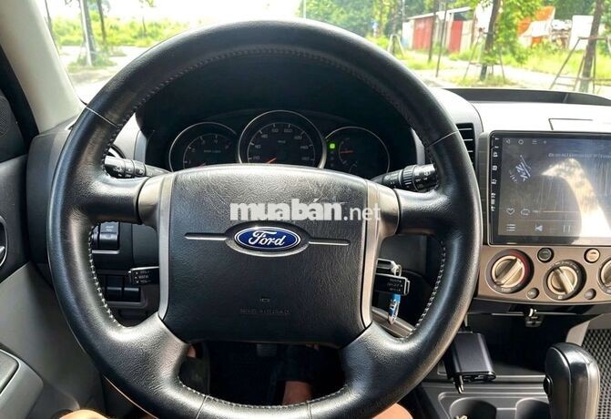 Ford Everest 2013 Tự động 7 chỗ Bạc
