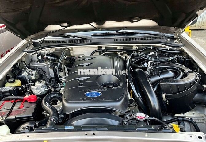 Ford Everest 2013 Tự động 7 chỗ Bạc