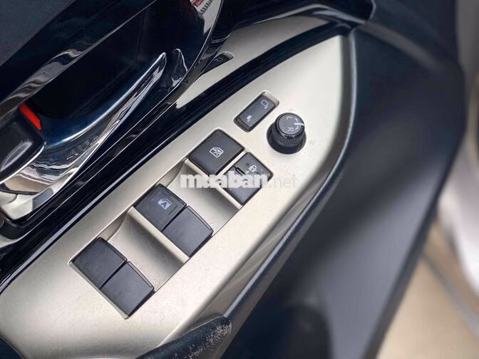 Toyota Innova 2.0G 2018 Đồng ánh kim 110.000km