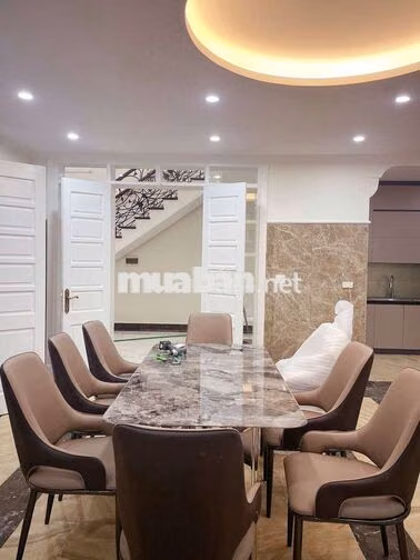 CHO THUÊ BT VIP CẠNH VIN SMART CITY, VIEW HỒ, THANG MÁY & NỘI THẤT SỊN