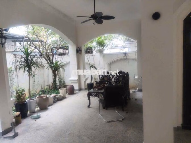 Cho Thuê BT Vip Cạnh KĐT VinSmart City 428m2, 4 Tầng, Nội Thất Cao Cấp