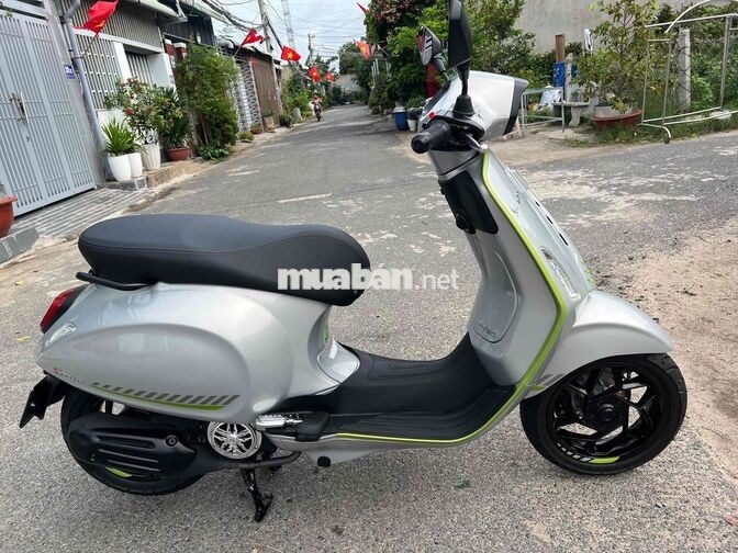 Piaggio Vespa Sprint Tech 125 ABS 2026 Bạc 600 km