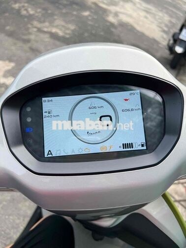 Piaggio Vespa Sprint Tech 125 ABS 2026 Bạc 600 km