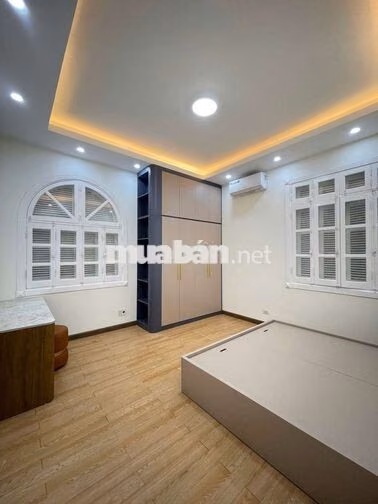 CHO THUÊ BT VIP CẠNH VIN SMART CITY, VIEW HỒ, THANG MÁY & NỘI THẤT SỊN