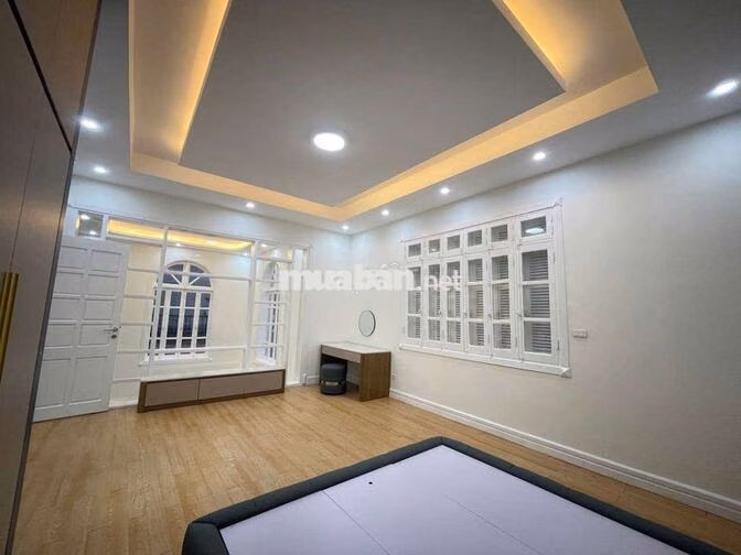 CHO THUÊ BT VIP CẠNH VIN SMART CITY, VIEW HỒ, THANG MÁY & NỘI THẤT SỊN