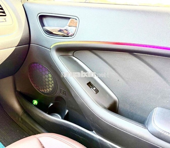 Kia K3 5 chỗ màu Trắng lên 100 triệu đồ chơi