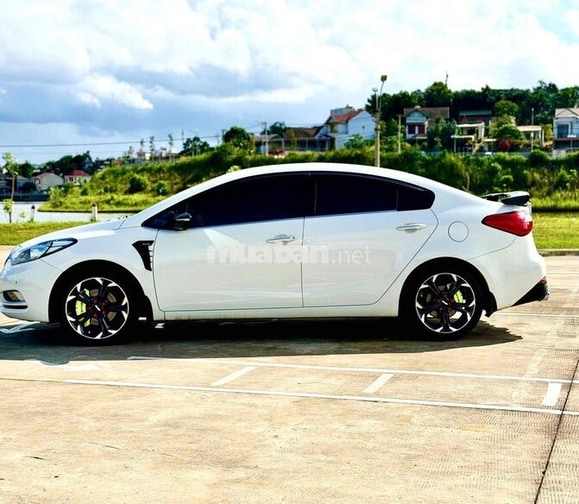 Kia K3 5 chỗ màu Trắng lên 100 triệu đồ chơi