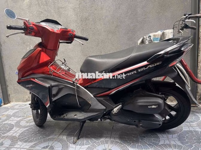 Nhà dư xe Honda Air Blade bán cho ai cần.