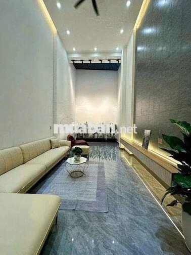 CHO THUÊ NHÀ MẶT TIỀN CÓ THANG MÁY NGAY CÔNG VIÊN LÀNG HOA