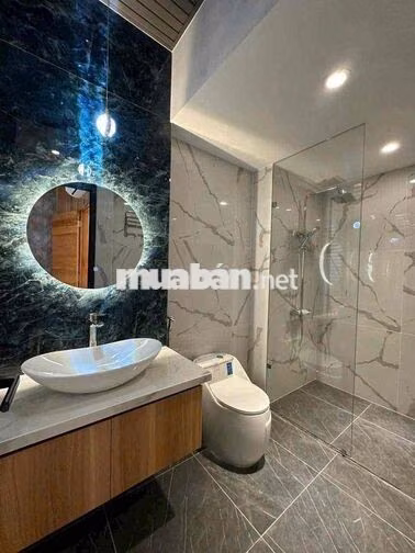 CHO THUÊ NHÀ MẶT TIỀN CÓ THANG MÁY NGAY CÔNG VIÊN LÀNG HOA