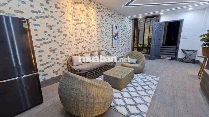 CHO THUÊ NHÀ MẶT TIỀN CÓ THANG MÁY NGAY CÔNG VIÊN LÀNG HOA