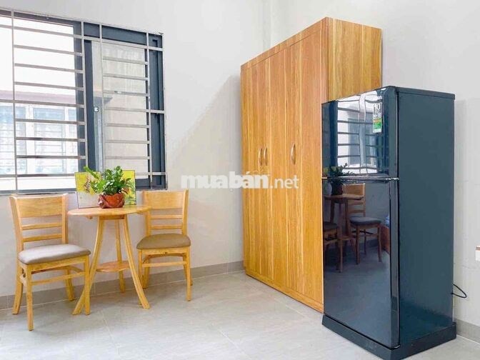 STUDIO CỬA SỔ THANG MÁY GIÁP VÕ VĂN KIỆT Ở ĐƯỢC 3-4 NGƯỜI