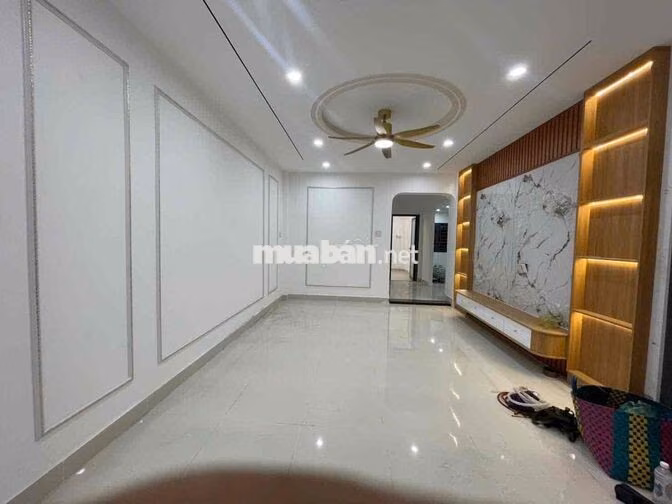 Bán Nhà Đẹp Ngang 9mx16m giá 4tyxx gần chợ búng