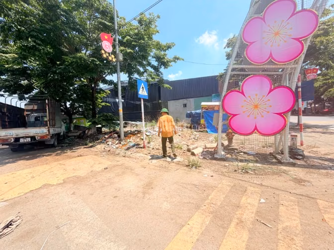 Cho thuê đất trống tại Khu đô thị Hương Mạc Phù Khê Từ Sơn 3 mặt tiền