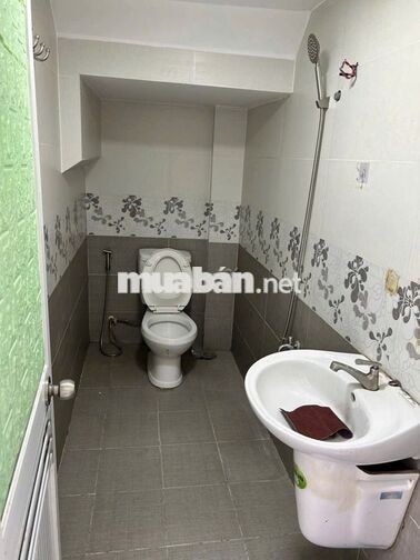 Cho thuê nhà 2 mặt tiền hẻm xem hơi cửa trước và sau thông thoáng