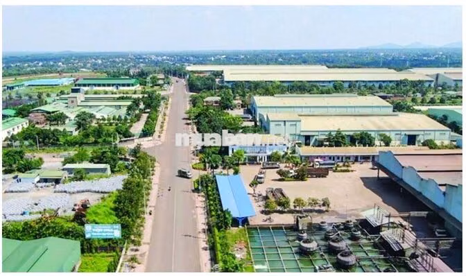 Cần bán lô đất. 2 mặt tiền đường kcn hoà phú Đăk Lăk