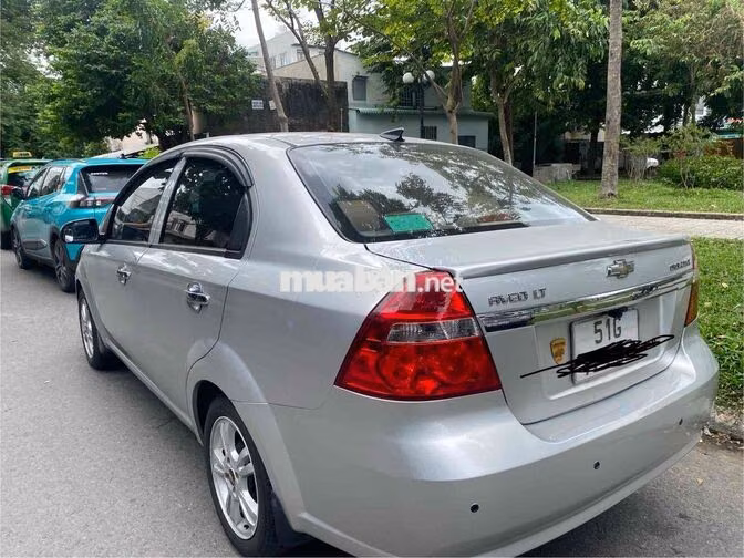Chevrolet Aveo 2018 Bạc 5 chỗ