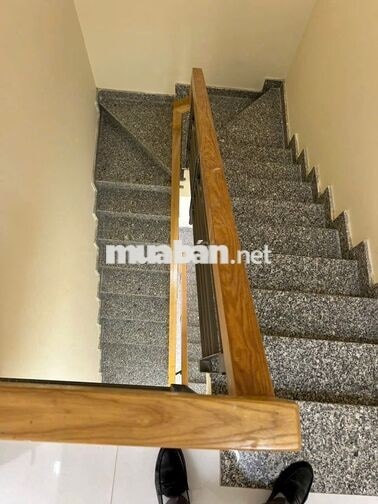 Cho thuê nhà 2 mặt tiền hẻm xem hơi cửa trước và sau thông thoáng