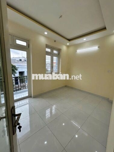 Cho thuê nhà 2 mặt tiền hẻm xem hơi cửa trước và sau thông thoáng