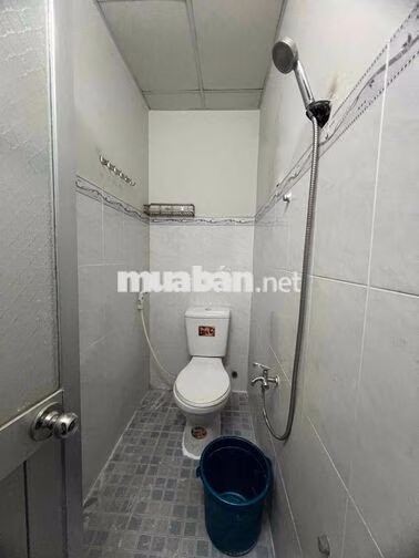 Nhà nguyên căn gần kho B 2pn 2wc giá 6tr