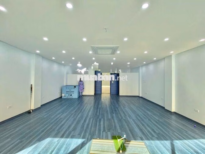 Cho thuê văn phòng Lê Văn Lương, Thanh Xuân, 65m2, có chỗ đỗ ô tô