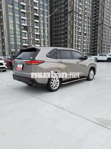 Toyota Innova Cross 2025 2.0V Đồng ánh kim