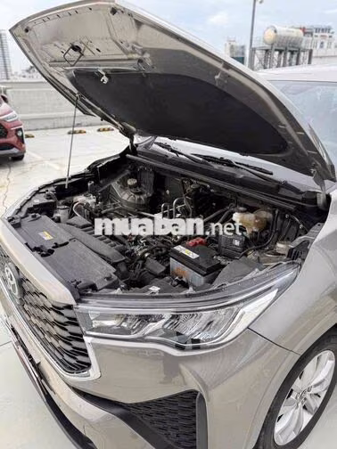 Toyota Innova Cross 2025 2.0V Đồng ánh kim
