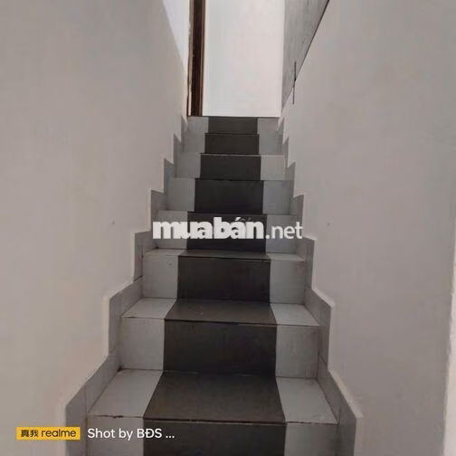Nhà 2 tầng QL13  6x17, 3 phòng ngủ 10tr/tháng