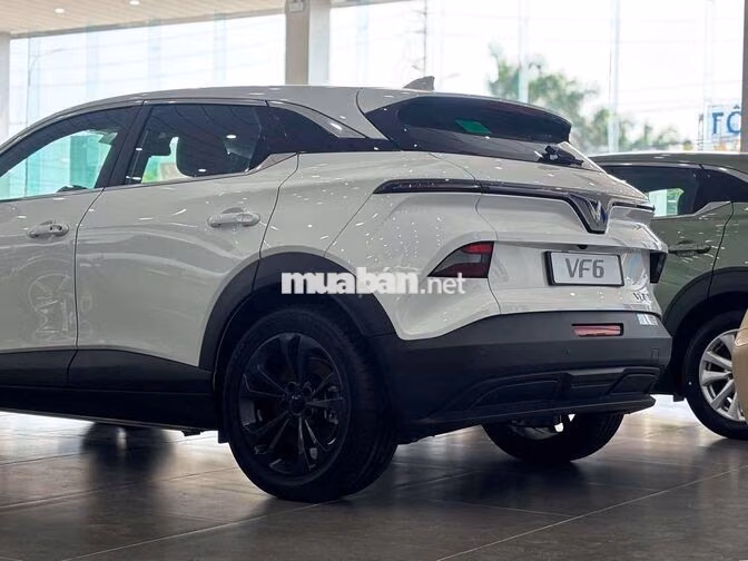 Giá lăn bánh Vinfast VF6. Xe sẵn giao ngay