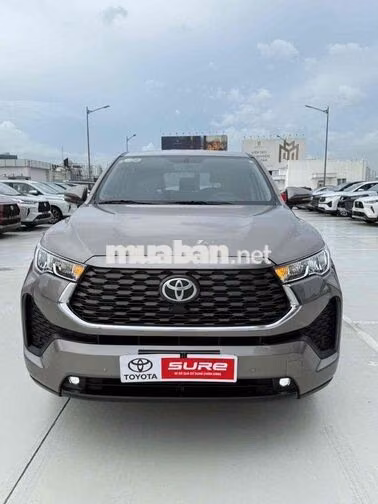 Toyota Innova Cross 2025 2.0V Đồng ánh kim