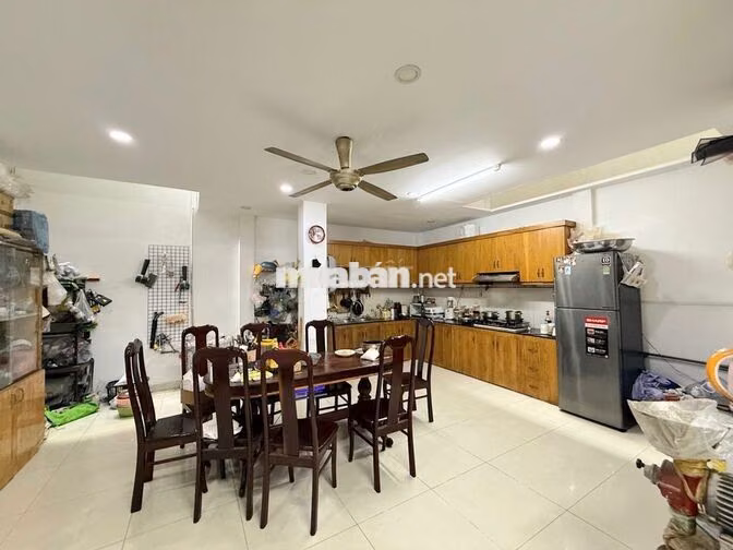 Siêu phẩm nhà mặt phố 5 tầng mặt tiền rộng 11m tại quận Tân Bình