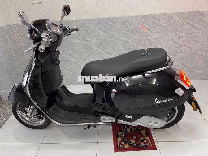 Piaggio Vespa GTS 2024 Đen 4000 km