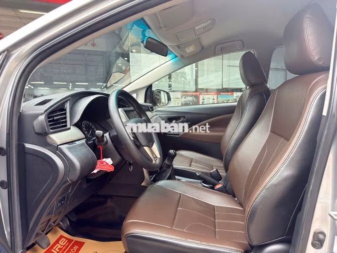 Toyota Innova E 2023 Số sàn Bạc