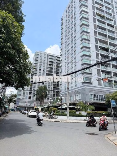 Siêu phẩm nhà mặt phố 5 tầng mặt tiền rộng 11m tại quận Tân Bình