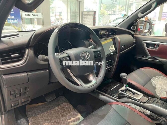 Toyota Fortuner Legender 2.7 AT 4x2 Đen