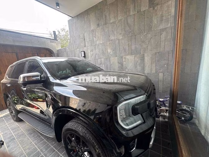 Ford Everest Titanium 4.2 2024 Đen 30.000km