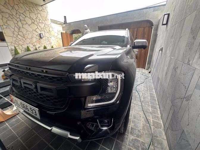 Ford Everest Titanium 4.2 2024 Đen 30.000km