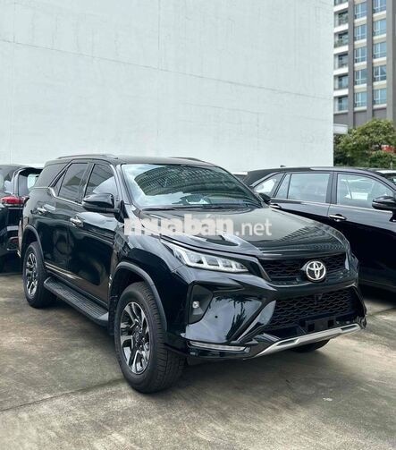 Toyota Fortuner Legender 2.7 AT 4x2 Đen