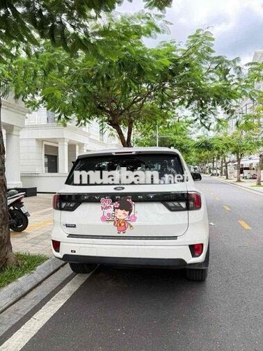Ford Everest Ambiente 7 chỗ Tự động Trắng
