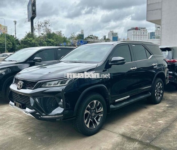Toyota Fortuner Legender 2.7 AT 4x2 Đen