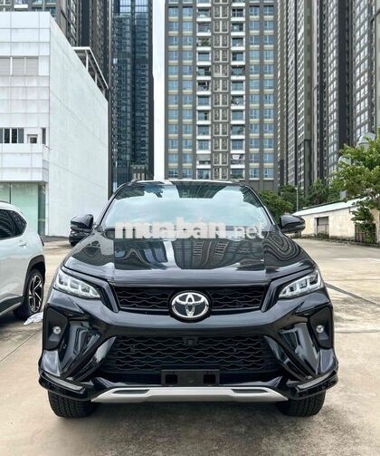 Toyota Fortuner Legender 2.7 AT 4x2 Đen