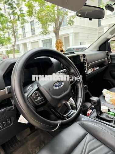 Ford Everest Ambiente 7 chỗ Tự động Trắng
