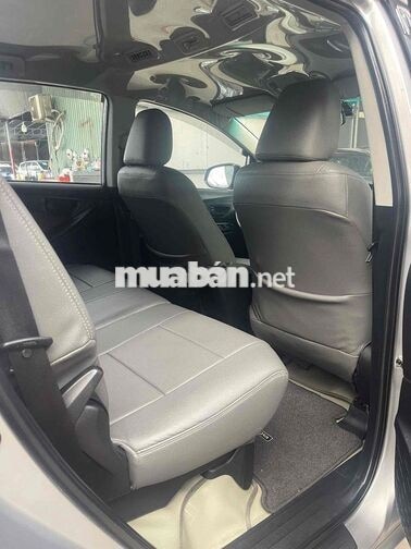 Toyota Innova 2.0E 2018 Số sàn Bạc