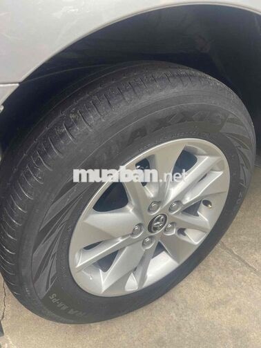 Toyota Innova 2.0E 2018 Số sàn Bạc
