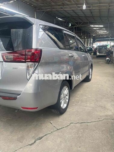 Toyota Innova 2.0E 2018 Số sàn Bạc
