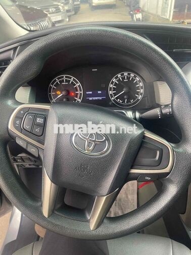 Toyota Innova 2.0E 2018 Số sàn Bạc