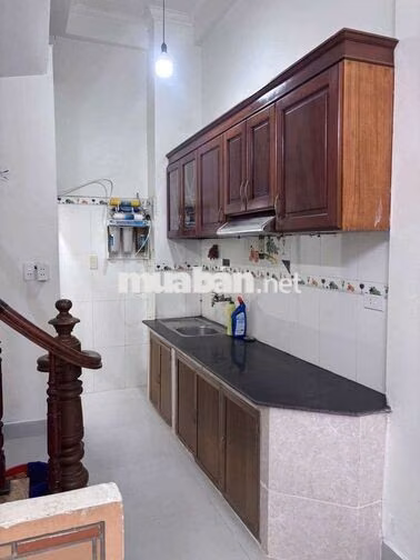 cho thuê nhà 3 tầng , 2 p ngủ tập thể 810 