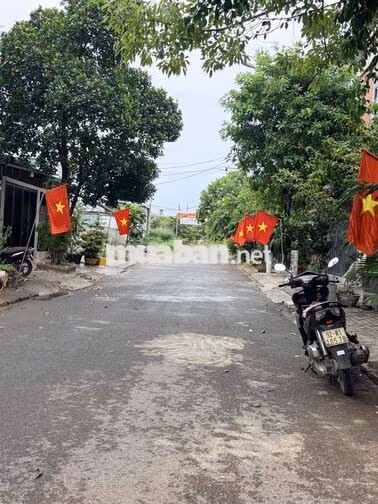 Mặt tiền Hoà Phú 8 Trục đường 5.5m vỉa hè 3m Nằm ngay trung tâm phường
